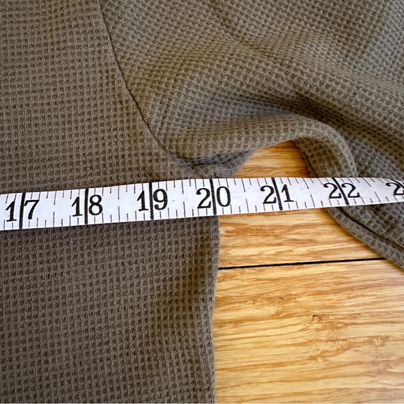 Men's Lacoste Brown Tan Thermal Long Sleeve Size Medium - Picture 6 of 8